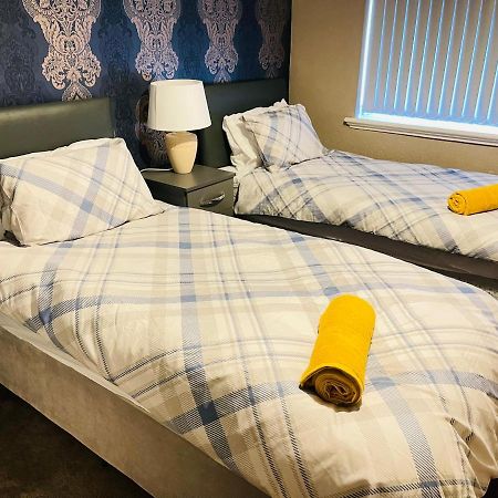 3 Bedroom Holiday House,Close To M6-Express Way To Centre 버밍엄 외부 사진