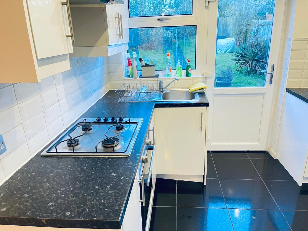 3 Bedroom Holiday House,Close To M6-Express Way To Centre 버밍엄 외부 사진